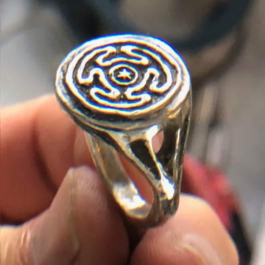 Hecate-Ring